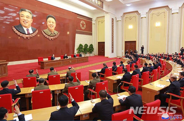 ▲ 지난 20일 열린 북한 노동당 중앙위원회 전체회의. 이날 회의에서 김정은은 핵실험 및 탄도미사일 시험발사 중단, 풍계리 핵실험장 폐쇄를 발표했다. ⓒ뉴시스. 무단전재 및 재배포 금지.