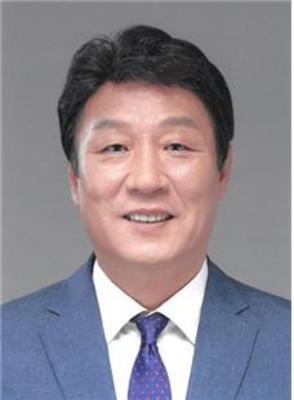 ▲ 강대식 대구 동구청장이 지난 23일 6.13 지방선거 예비후보등록을 하고 본격 선거운동에 돌입한다.ⓒ강 후보측