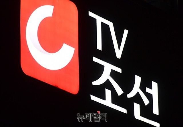 ▲ 25일 오후 경찰이 TV조선 본사를 압수수색하기 위해 진입을 시도하다 기자들의 반발로 철수하는 사건이 발생했다. ⓒ 정상윤 기자