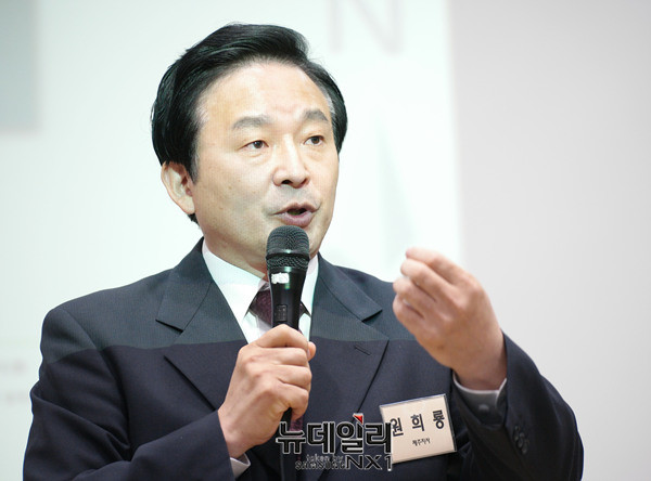 ▲ 원희룡 제주도지사가 2016년 서울대학교 아시아연구소에서 열린 국가정책포럼 '협치는 가능한가?' 토론회에 참석해 발언하고 있다. ⓒ뉴데일리 공준표 기자