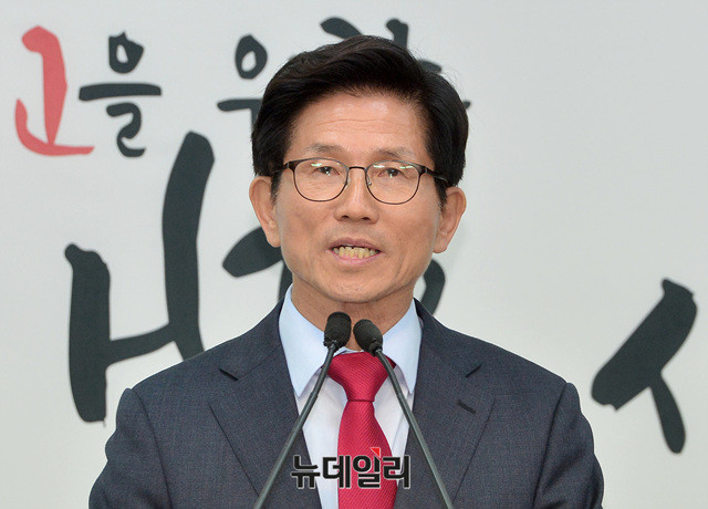 ▲ 서울 여의도 자유한국당 당사에서 공약을 발표하고 있는 김문수 자유한국당 서울시장 후보 ⓒ뉴데일리 공준표 기자