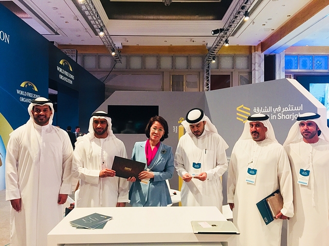 ▲ 사진 왼쪽부터 마완 알리칠라 샤르자투자청국장·모하메드 알 무샤라크 샤르자투자청장·이인선청장·라시드 휴마이드 사후 샤르자미디어시티청 부동산개발본부장·파그레 카씸 알리 샤르자미디어시티청 언론부본부장.ⓒ대구경북경제자유구역청