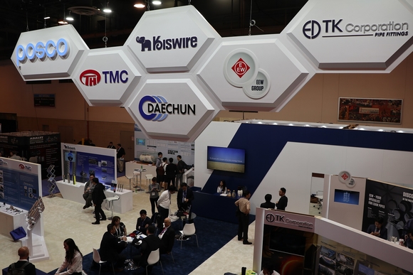 ▲ OTC메인홀에 위치한 포스코 부스 모습ⓒ포스코