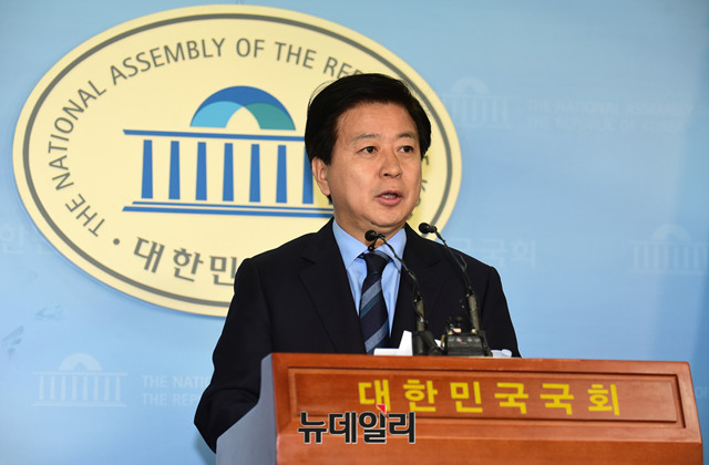 ▲ 더불어민주당 노웅래 의원이 2일 국회 정론관에서 원내대표 출마를 선언하는 기자회견을 하고 있다. ⓒ뉴데일리 이종현 기자