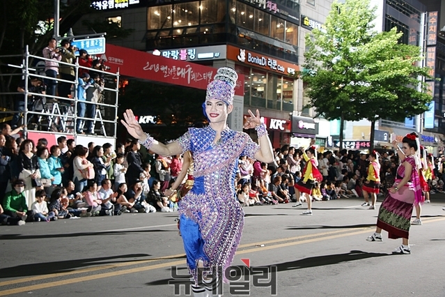 ▲ 2018컬러풀페스티벌에 해외팀들도 참가, 눈길을 끌었다.ⓒ뉴데일리