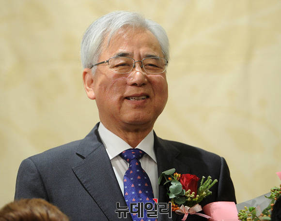 ▲ 문용린 전 서울시교육감. 2012년 재선거에서 과반의 득표율(54.2%)로 당선됐다. 2014년 재선에 도전했지만 고승덕 변호사와 표를 양분하며 조희연 후보에 교육감을 내줬다. ⓒ뉴데일리 DB