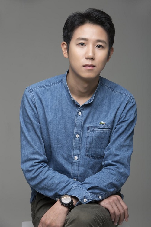 ▲ 제24회 지용신인문학상을 수상한 박한 씨.ⓒ옥천문화원