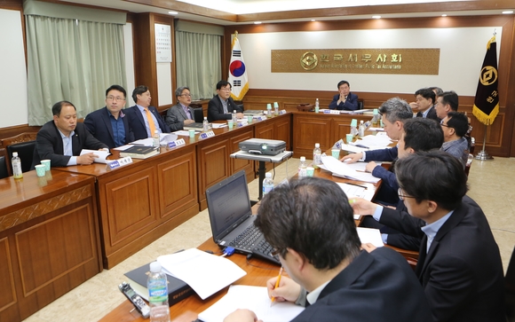 ▲ 헌재 결정을 논의하기 위한 세무사회 긴급 상임이사회 모습 ⓒ세무사회 제공