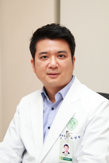 ▲ 이대목동병원 정형외과 노영학 교수. ⓒ이화의료원