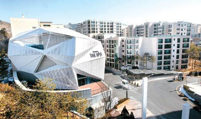 ▲ 2017년 302㎡ 면적 아파트가 62억 원에 팔렸다는 서울 한남더힐. 북한 당국이 신의주에서 분양 중이라는 고층 아파트도 북한 주민들에게는 이 정도 고가로 보일 것이다. ⓒ국토교통부 제공.