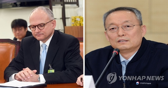 ▲ 백운규 산업부장관과 베리 엥글 GM사장 ⓒ연합뉴스 제공