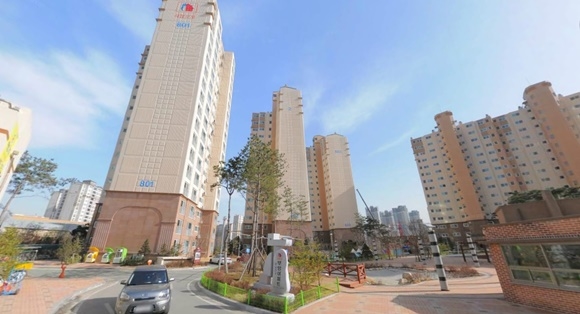 ▲ 판교신도시 '산운마을 8단지 부영 사랑으로' 단지 내. ⓒ다음지도 갈무리.