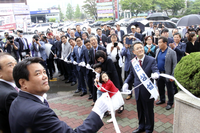 ▲ 안상섭 경북교육감 예비후보 선거사무소 개소식이 12일 오후 3시 포항에서 지지자 등이 참석한 가운데 열렸다.ⓒ안 후보측