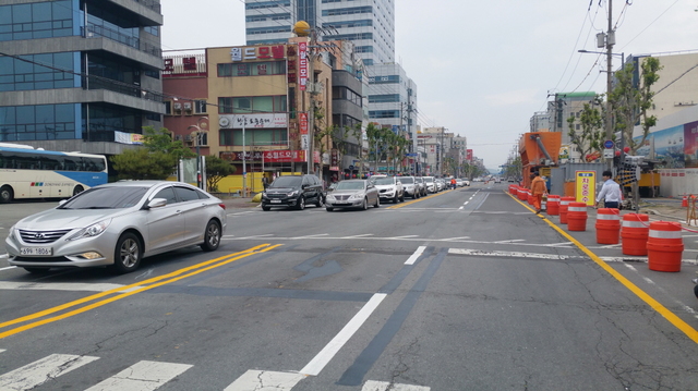 ▲ 포항시는 해도동 오피스텔 공사 중 발생한 도로침하로 일부 통제된 구간에 대해 응급복구공사를 신속히 완료하고 12일 차량통행을 재개했다.ⓒ포항시