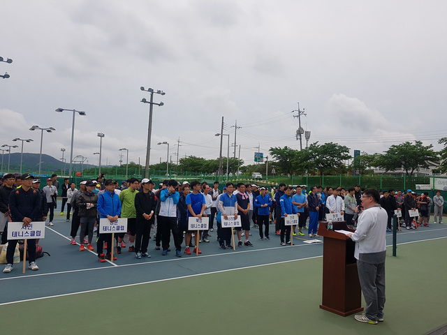 ▲ 차성수 한국원자력환경공단 이사장이 제7회 코라드 이사장배 테니스대회에서 인사말을 하고 있다.ⓒ한국원자력환경공단