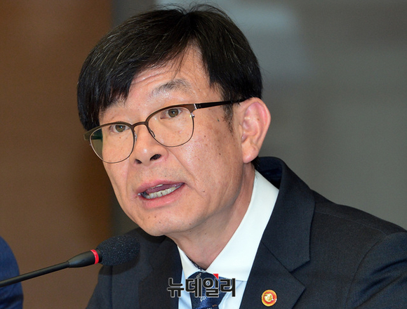 ▲ 김상조 공정거래위원장이 지난 10일 서울 중구 대한상공회의소에서 열린 ‘10대그룹 정책간담회’에서 발언하고 있다. ⓒ공준표 기자