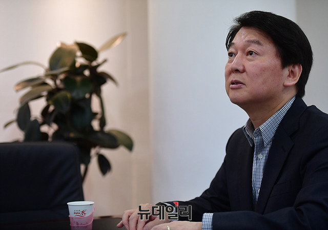 ▲ 바른미래당 안철수 서울특별시장 후보가 15일 서울 안국동 자신의 선거사무소에서 뉴데일리와의 인터뷰를 진행하고 있다. ⓒ뉴데일리 정상윤 기자