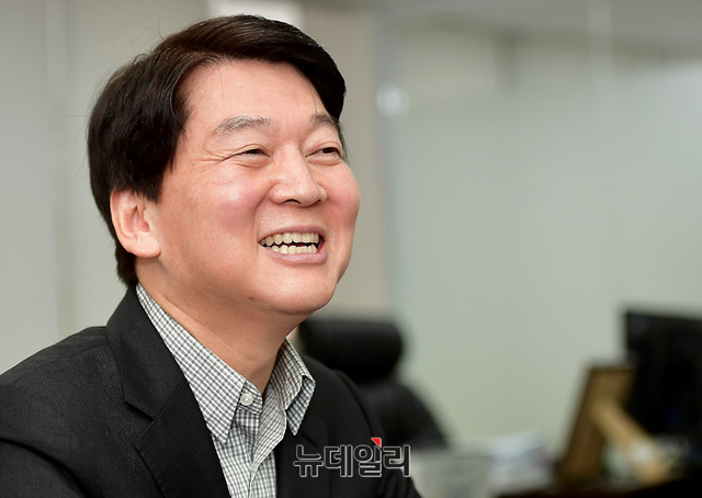 ▲ 바른미래당 안철수 서울특별시장 후보가 15일 서울 안국동 자신의 선거사무소에서 뉴데일리와의 인터뷰를 진행하고 있다. ⓒ뉴데일리 정상윤 기자