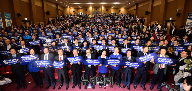 ▲ 16일 오후 국회 의원회관에서 열린 '더불어민주당 중앙선대위 출정식'. ⓒ뉴데일리 이종현 기자