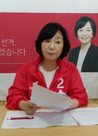 송아영 세종시장 후보가 17일 선거사무소에서 공약을 발표하고 있다.ⓒ송아영 선거사무소