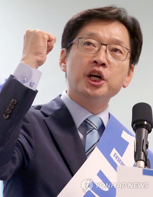 ▲ 더불어민주당 김경수 경남도지사 후보가 17일 오후 창원시 의창구 STX빌딩에서 열린 자신의 선거사무실 개소식에서 인사말하고 있다 ⓒ연합뉴스