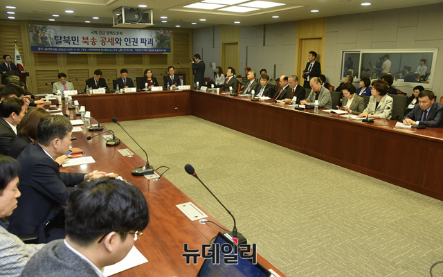 ▲ 왼쪽부터 제성호 중앙대 교수, 김태훈 변호사, 유동열 자유민주연구원장, 이애란 자유통일문화원장, 김흥광 NK지식인연대표 ⓒ 뉴데일리 공준표