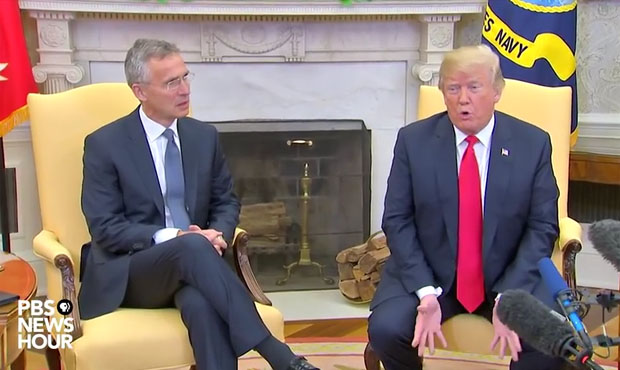 ▲ 지난 18일(현지시간) 옌스 스톨텐베르그 NATO 사무총장과의 회담 이후 북한 비핵화 시 한국만큼 발전시켜주겠다고 말하는 도널드 트럼프 美대통령. ⓒ美공영 PBS 관련보도 화면캡쳐.