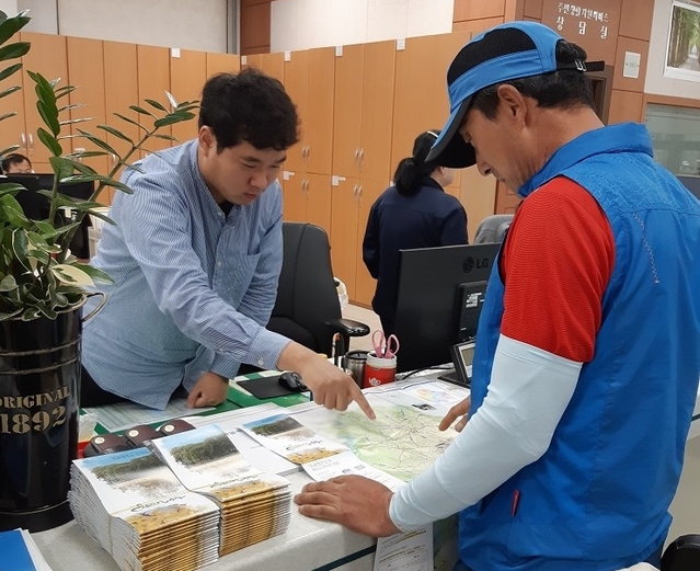 ▲ 성주군 월항면(면장 이성절)은 성주군이 중점 추진하고 있는 도로명 주소 사용을 위한 홍보활동에 맞춰 도로명 주소 사용 활성화를 적극 추진하기 위한 홍보 역량을 집중·강화에 나선다.ⓒ성주군