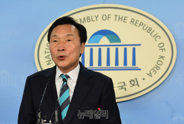 ▲ 손학규 바른미래당 중앙상임선거대책위원장이 25일 서울 송파을 국회의원 재선거 불출마를 선언했다. ⓒ뉴데일리 이종현 기자