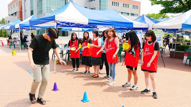 ▲ 절주동아리 음주 고글 체험 장면.ⓒ대구대학교