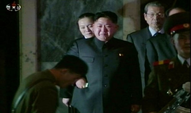▲ 2011년 12월 김정일 장례식 당시 김정은의 우는 모습. 北선전매체를 통해 김정은이 우는 모습이 소개된 적은 몇 번 안 된다. ⓒ北선전매체 화면캡쳐.