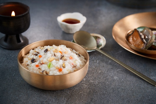 ▲ 잇츠온 전복죽ⓒ한국야쿠르트