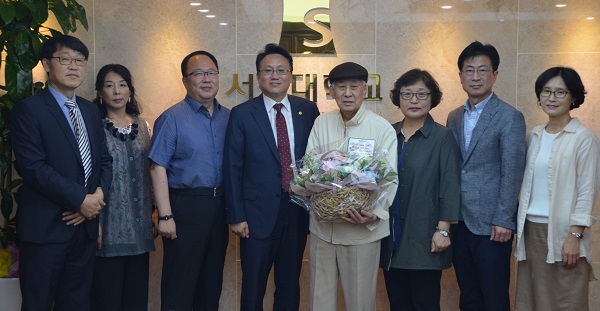 ▲ 2006년부터 지금까지 서원대에 1억원의 장학금을 전달한 김기정 전 교수.ⓒ서원대