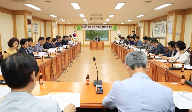 ▲ 수성구청 2층 회의실에서 구청 관계공무원들이 여름철 자연재난 종합대책회의를 진행하고 있다.ⓒ수성구청