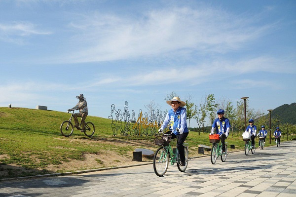 ▲ 최교진 세종교육감 후보가 3일 자전거 유세단과 함께 선거홍보를 하고 있다.ⓒ최교진 선거사무소