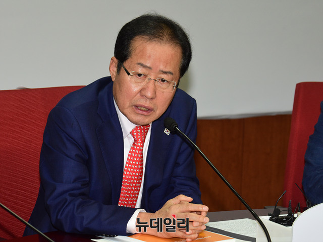 ▲ 여의도 중앙당사에서 발언하고 있는 홍준표 자유한국당 대표 ⓒ뉴데일리 이종현 기자