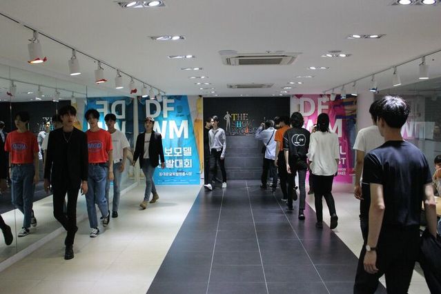 ▲ 지난달 30일 모델 전문 매니저먼트인 더쇼프로젝트에서 진행된 'DFWM 홍보모델 선발대회' 2차 예선 모습. ⓒ동대문시장 글로벌명품시장 육성사업단