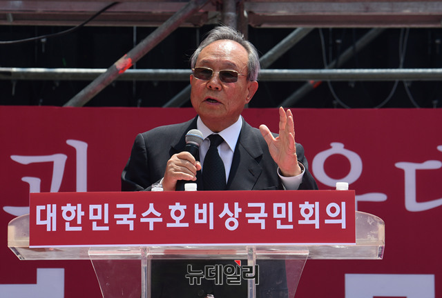 ▲ 박관용 비상국민회의 공동대표(사진·전 국회의장)가 이날 집회에서 발언하고 있다. ⓒ뉴데일리 이종현 기자