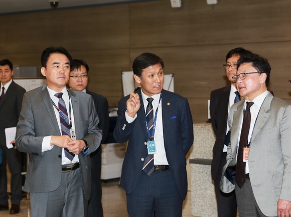 ▲ 인천공항세관 현장점검에 나선 김영문 관세청장 ⓒ관세청 제공