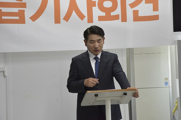 ▲ 세종교육감 선거에 출마한 최태호 후보가 7일 기자회견을 갖고 있다.ⓒ최태호 선거사무소