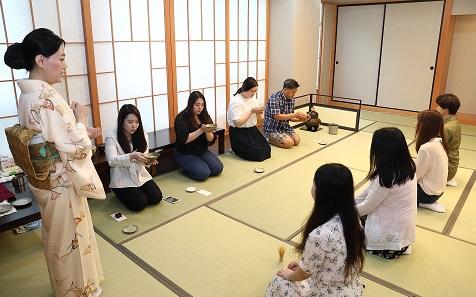 ▲ 7일 서울 노원구 서울여자대학교 인문사회관에서 '2018년 일본 다도 체험' 행사가 진행됐다. ⓒ서울여대