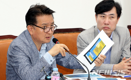 ▲ 김영환 바른미래당 경기도지사 후보가 7일 서울 여의도 국회에서 기자간담회를 열고 