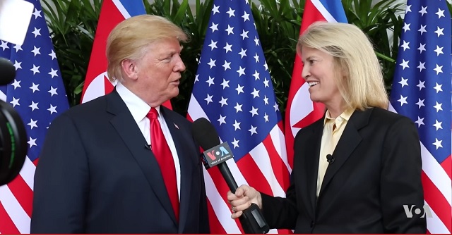 ▲ 트럼프 미국 대통령이 美北 정상회담 이후 미국의 소리 방송(VOA)과 인터뷰를 가지는 모습.ⓒVOA 인터뷰 영상 화면 캡쳐