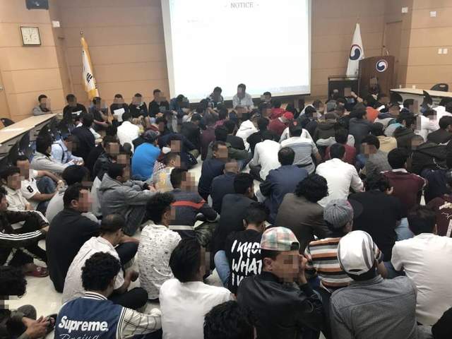 ▲ 제주도에 몰려든 예멘 난민 문제가 사회적 이슈로 떠오르고 있다.ⓒ김혁수 전 해군제독 페이스북 캡처
