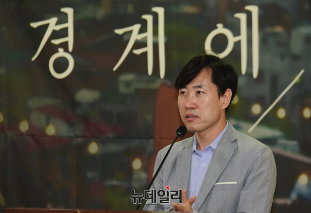 ▲ 격려의 메시지를 전하는 하태경 바른미래당 의원 ⓒ 이종현 기자