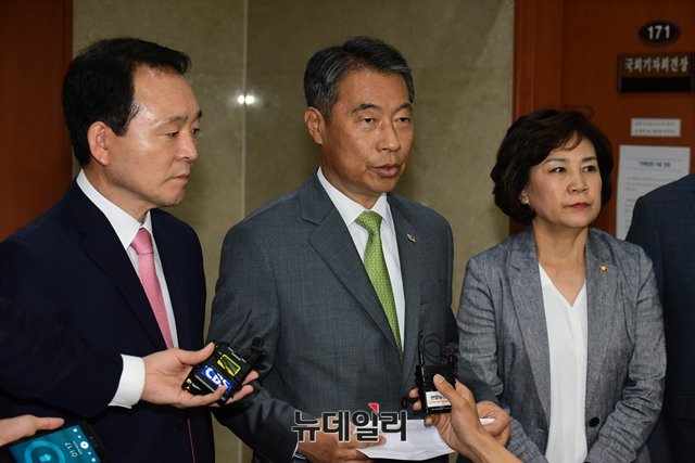 ▲ 5명의 초선의원이 지난 15일 기자회견을 갖고 이른바 '자유한국당 중진 퇴진론'을 주장했다. ⓒ뉴데일리 이종현 기자