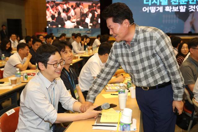 ▲ 김병원 농협중앙회장이 계열사 구조조정에 드라이브를 걸고 있다. ⓒ 김병원 농협 회장 페이스북