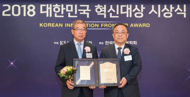 ▲ 청호나이스 이석호 대표이사(왼쪽)와 한국표준협회 이상진 회장(오른쪽) ⓒ 청호나이스