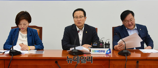 ▲ 홍영표 더불어민주당 원내대표가 21일 오전 국회에서 열린 정책조정회의에서 모두발언을 하고 있다. ⓒ뉴데일리 이종현 기자