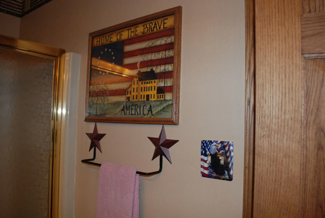 ▲ 집안 내부에도 미국을 상징하는 장식물이 곳곳에 걸려있다.
